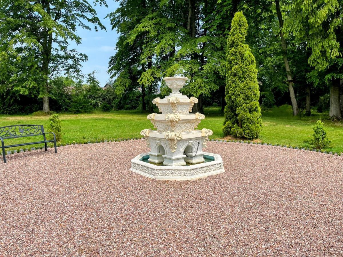 Chateau De Moliens 외부 사진